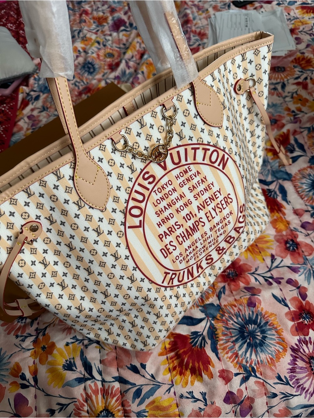 Cream & Red Never full bag - Picture 7 of 8